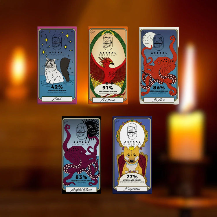 Tablettes assemblage, origines cacaos, chocolat artisanal, packaging tarot, collection à collectionner, Astral Chocolat, esthétisme, chocolat unique, cadeau ésotérique, cadeau original
